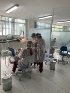 Clínica Escola de Odontologia retorna atividades práticas com pacientes que já iniciaram tratamento