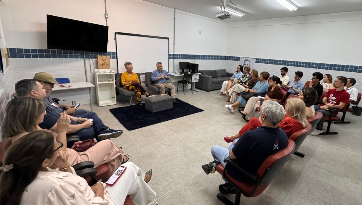 PPGDARQ realiza uma uma programação alusiva ao dia do(a) arquivista e dos(as) professores(as)