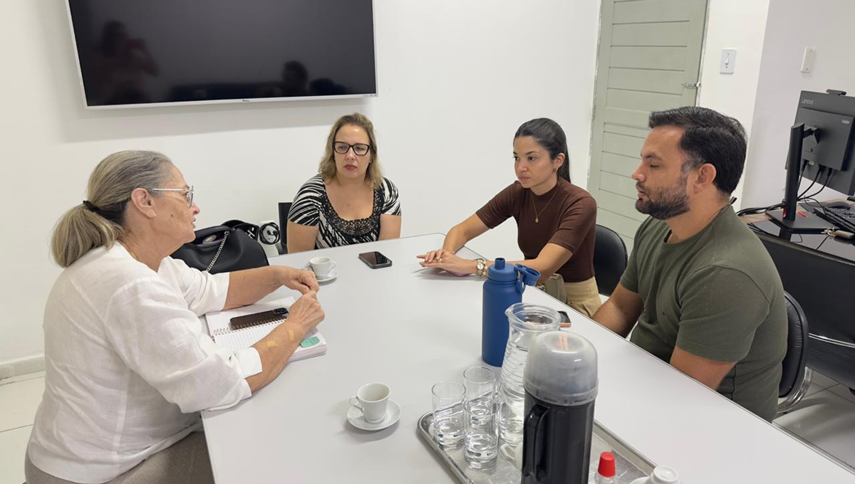 Pro-reitoria estudantil e direção do CCBSA realizam reunião com empresa que irá gerir o Restaurante Universitário