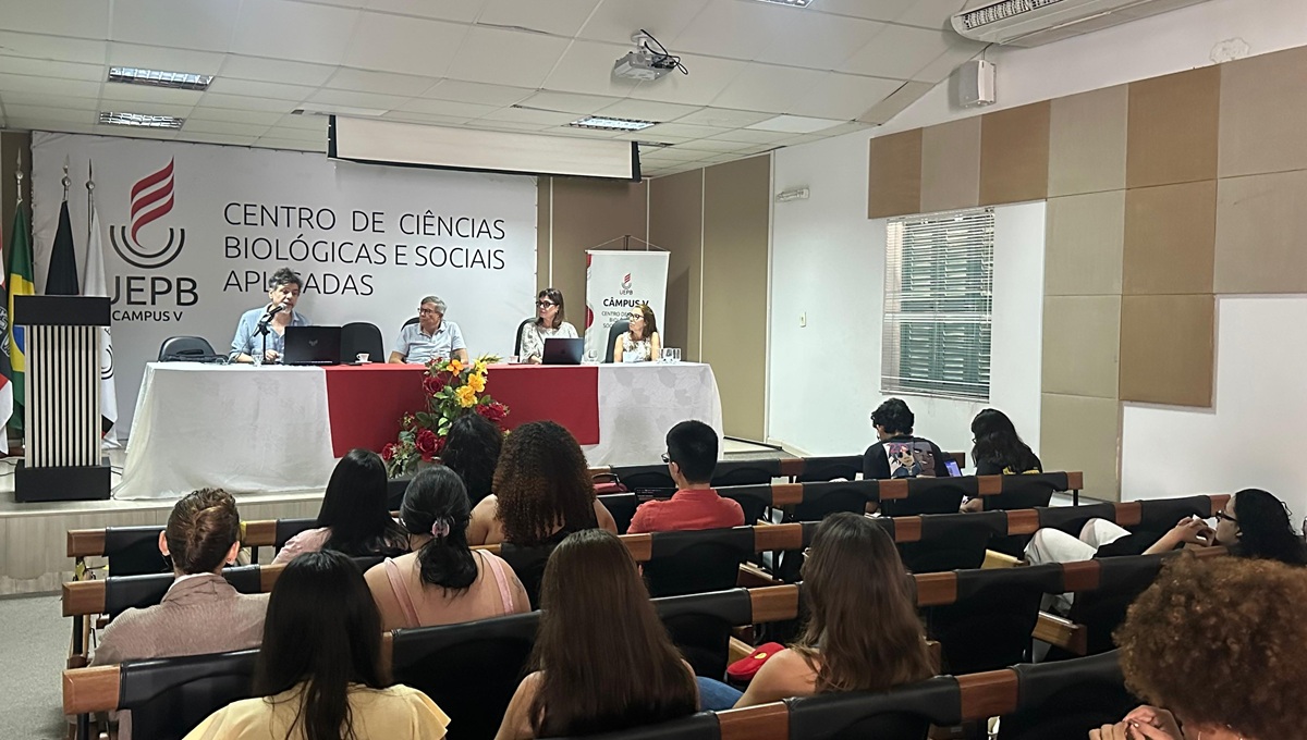 Aula magna do PPGRI debate cultura e diplomacia como instrumentos de inserção internacional do Brasil
